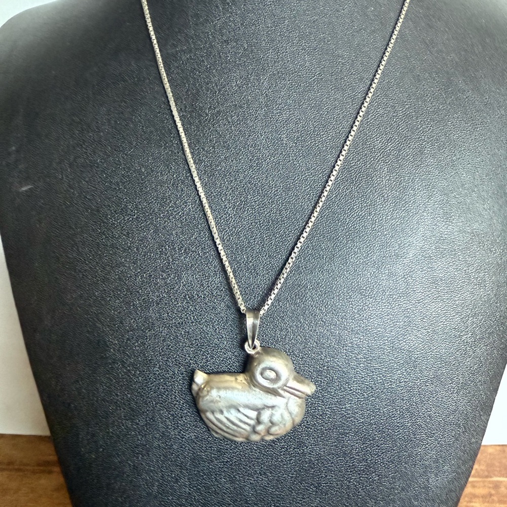 Vintage Sterling  Silver Puffy Duck Pendant Necklace - Picture 12 of 14